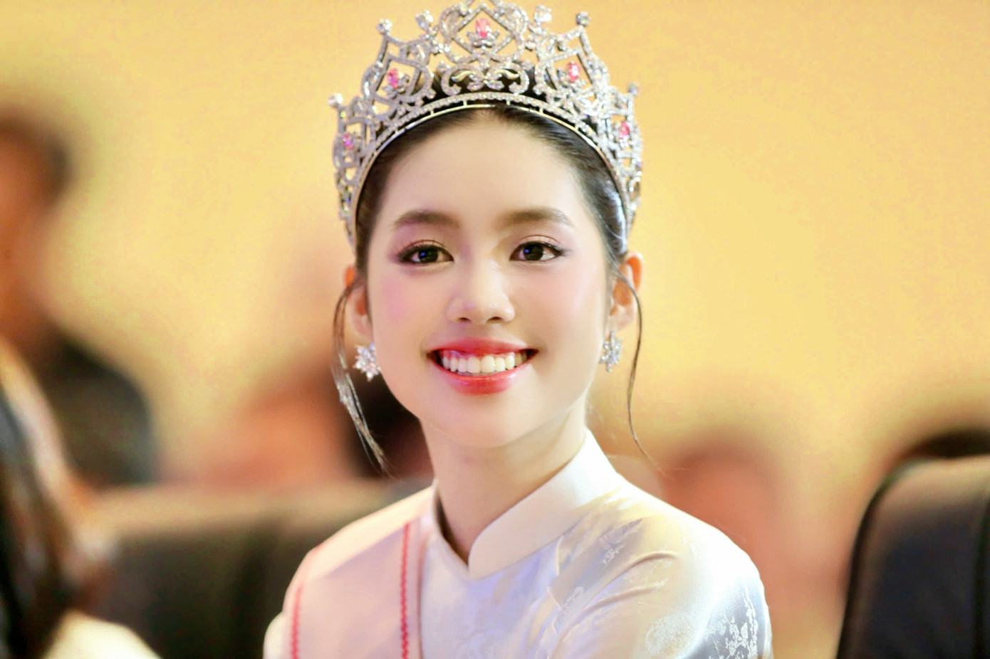 Cận nhan sắc của Hoa hậu Hà Trúc Linh và Á hậu 1 Trần Ngọc Châu Anh. Ảnh: Duy Anh.