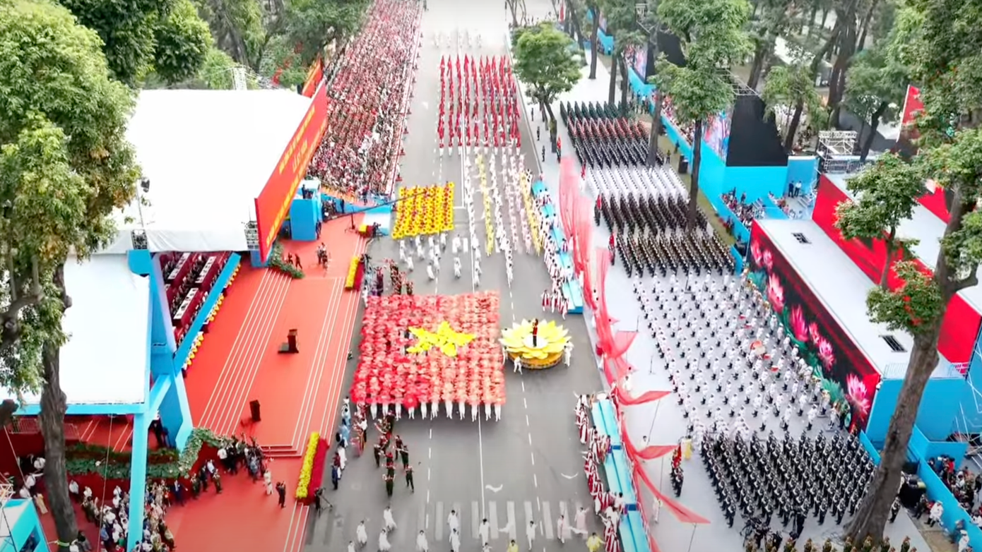 Đất nước vươn mình - Nối vòng tay lớn do tập thể nghệ sĩ biểu diễn.