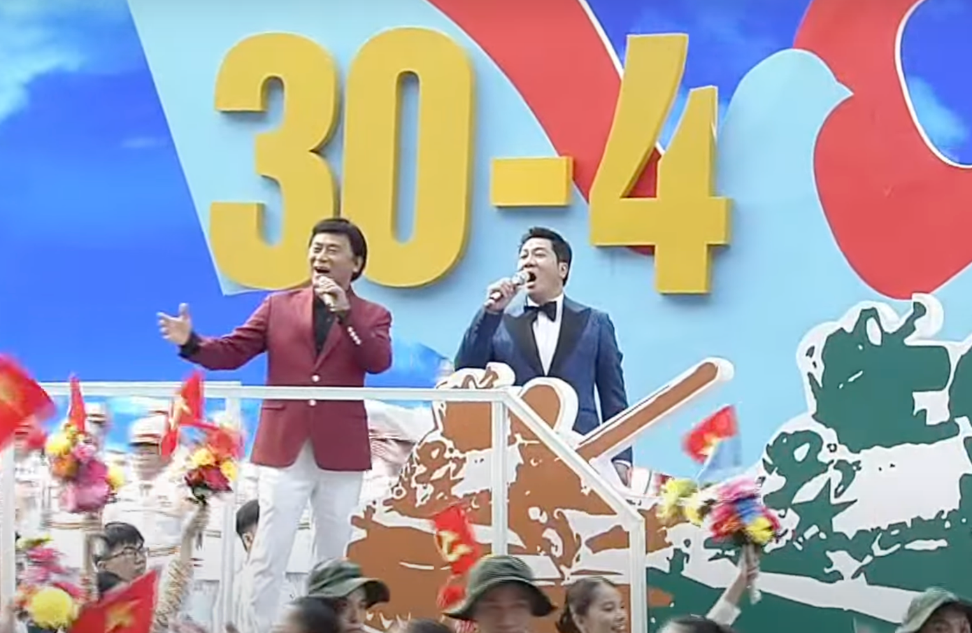 NSND Quốc Hưng và NSND Tạ Minh Tâm cùng tập thể nghệ sĩ thể hiện tiết mục mở màn tại Lễ kỷ niệm, diễu binh, diễu hành nhân dịp 50 năm Ngày Giải phóng miền Nam, thống nhất đất nước. Hai nghệ sĩ hòa giọng trong bản mashup đặc biệt gồm hai ca khúc: Đất nước trọn niềm vui (Hoàng Hà) và Màu hoa đỏ (Thuận Yến). Tiết mục được dàn dựng công phu, với phần trình diễn trên chiếc xe được trang trí biểu trưng cho hành trình 50 năm đất nước độc lập, hòa bình và thống nhất.