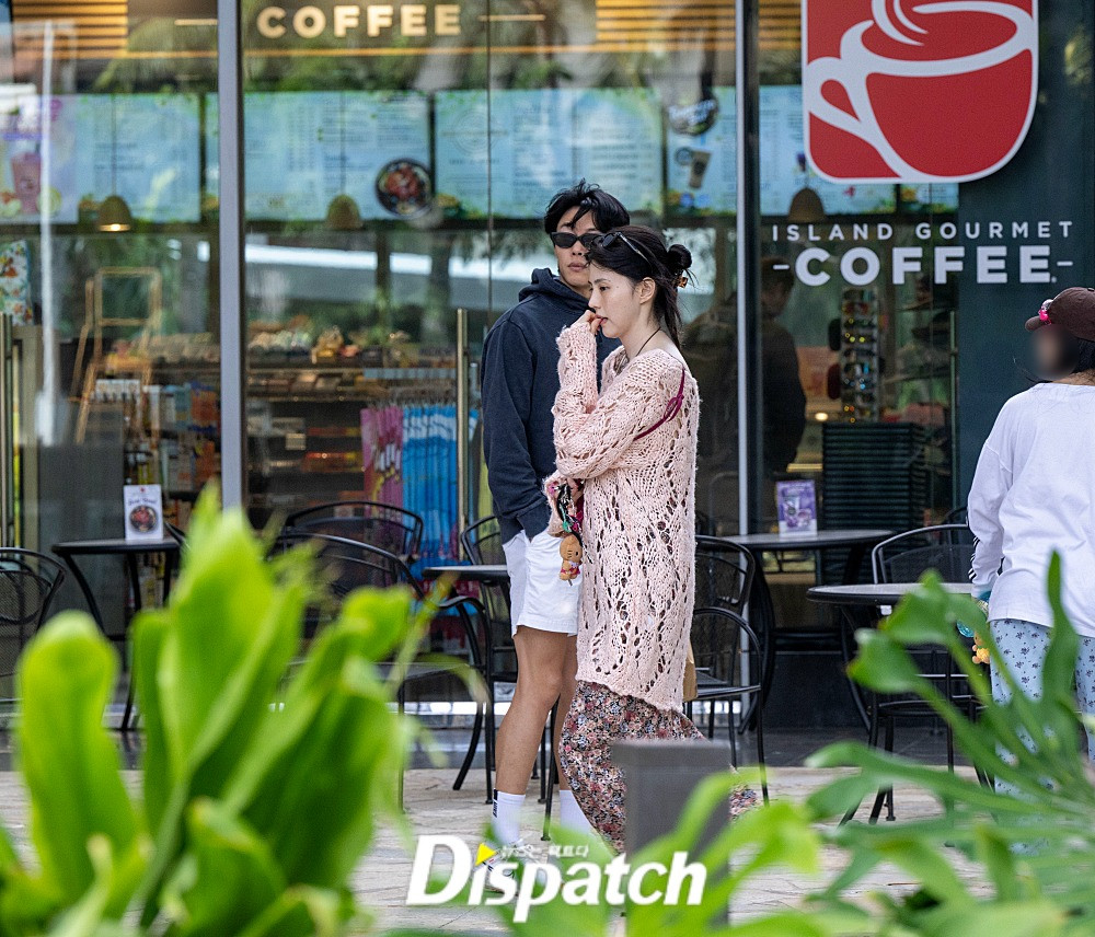 Ảnh hẹn hò của Han So Hee và Ryu Jun Yeol ở Hawaii. Ảnh: Dispatch.
