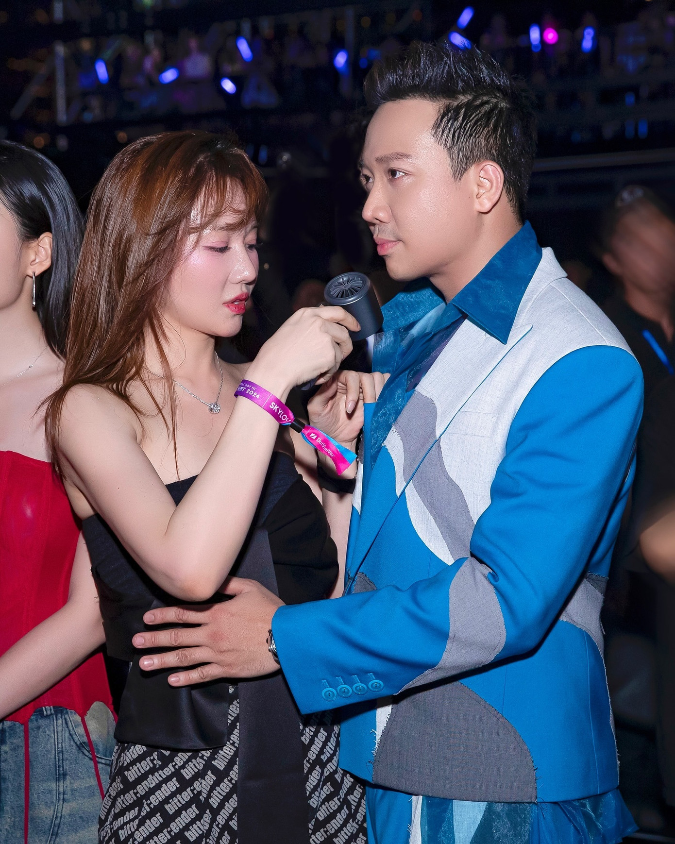 Hai nghệ sĩ quấn quýt trong đêm nhạc hoành tráng thu hút hàng chục nghìn khán giả tham dự. Trấn Thành giữ vai trò MC trong game show dành cho 30 nghệ sĩ trẻ. Hai nghệ sĩ quấn quýt trong đêm nhạc hoành tráng thu hút hàng chục nghìn khán giả tham dự. Trấn Thành giữ vai trò MC trong game show dành cho 30 nghệ sĩ trẻ.