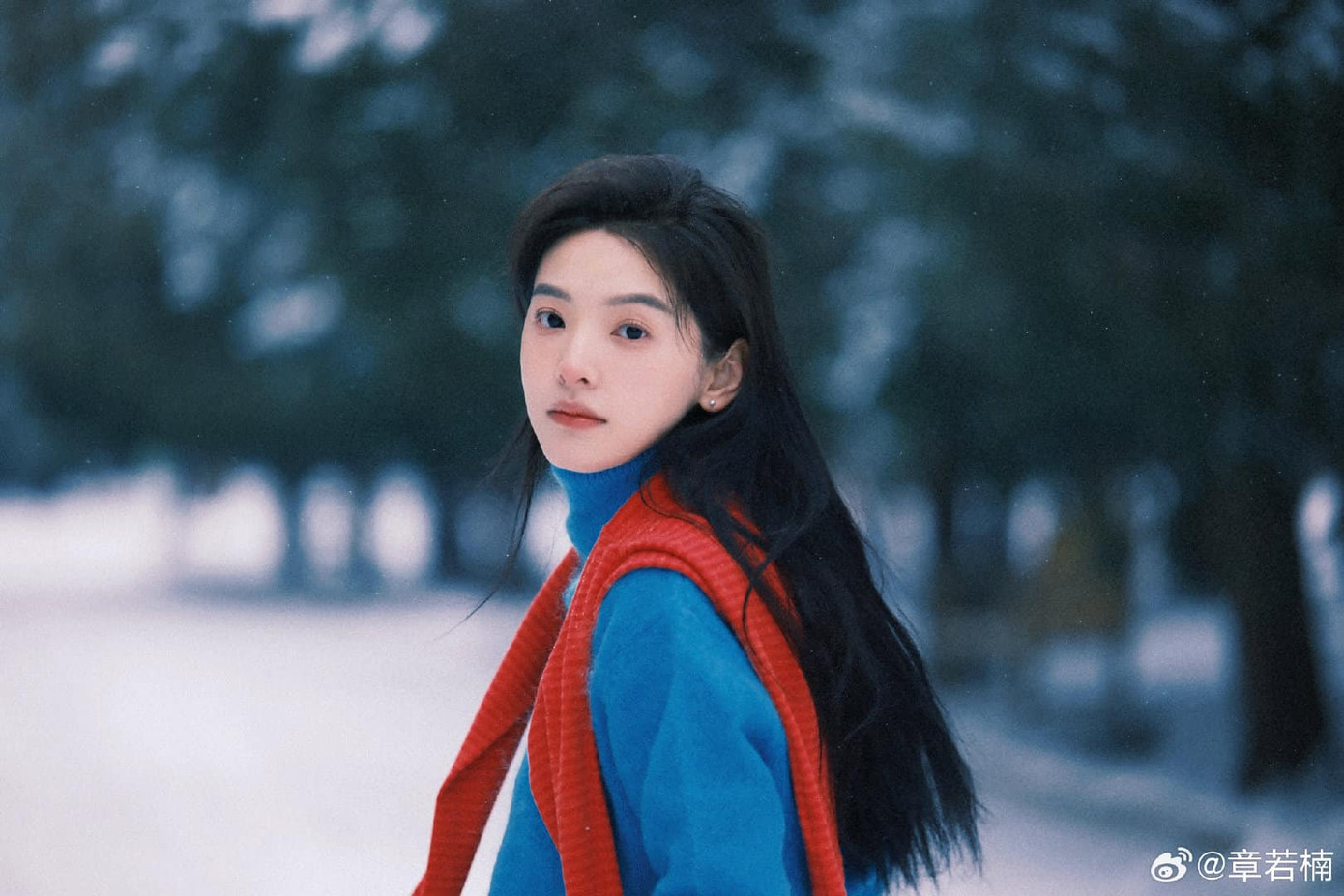 Nhược Nam lớn lên trong gia đình trọng nam khinh nữ, cô phải gánh vác kinh tế nuôi cả nhà.