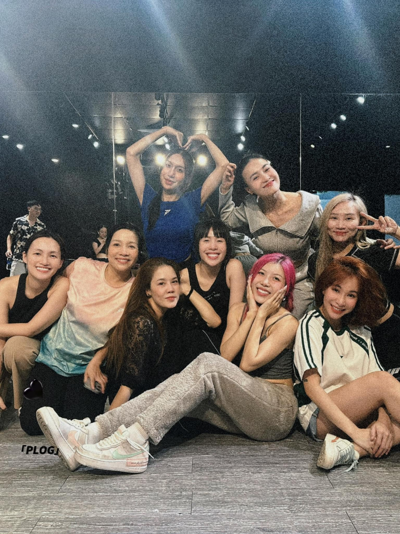 Ninh Dương Lan Ngọc cập nhật hình ảnh cả nhóm luyện tập trước thềm chung kết.