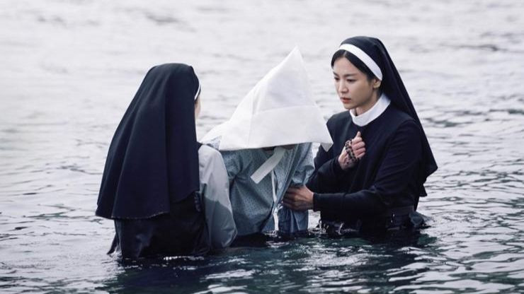 Tạo hình trong "Dark Nuns" của Song Hye Kyo. Tạo hình trong "Dark Nuns" của Song Hye Kyo.