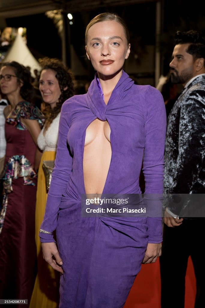 Thời trang hở bạo của những vị khách vô danh. Thời trang hở bạo của những vị khách vô danh.