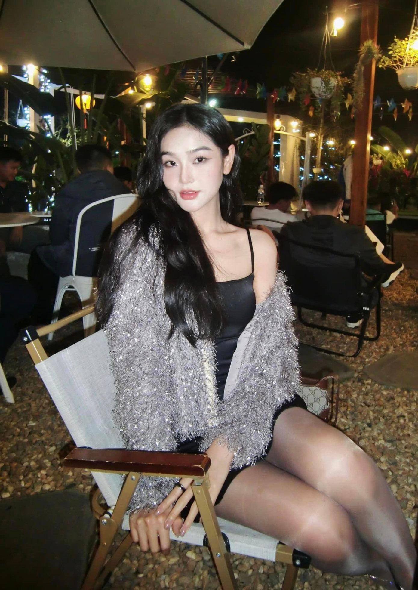 Nữ diễn viên 24 tuổi hướng đến là hình ảnh trưởng thành, quyến rũ. Cù Thị Trà thường diện những bộ váy ngắn khoe chân dài, vai thon. Nữ diễn viên 24 tuổi hướng đến là hình ảnh trưởng thành, quyến rũ. Cù Thị Trà thường diện những bộ váy ngắn khoe chân dài, vai thon.