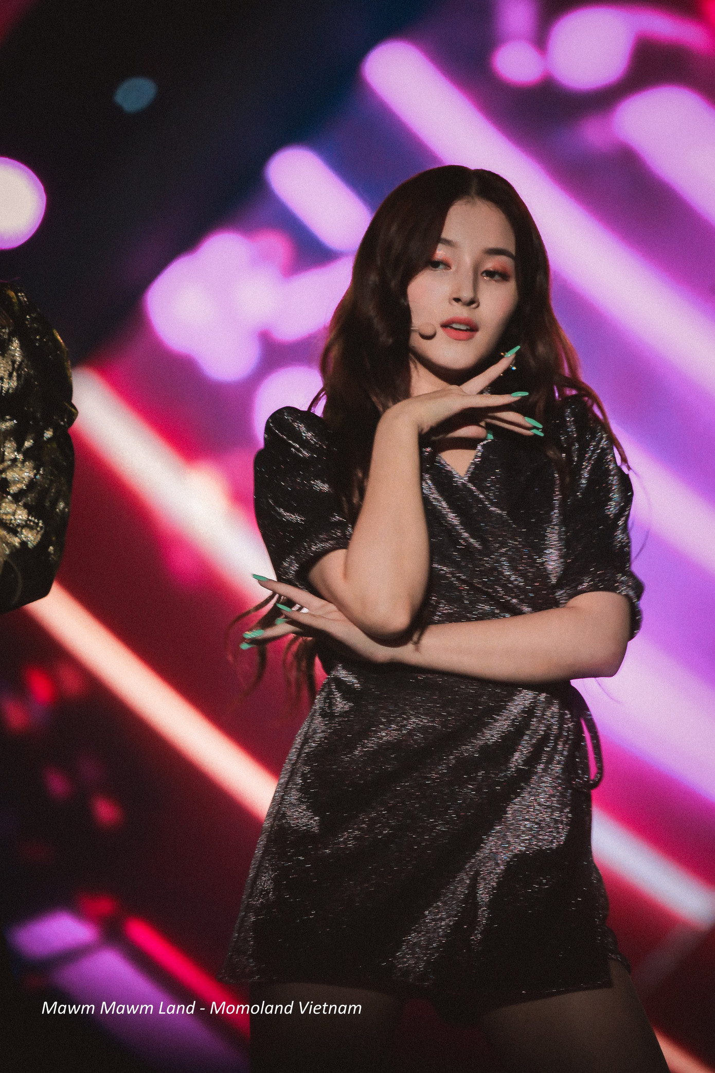 Nữ ca sĩ biểu diễn và làm MC tại lễ trao giải Asia Artist Awards 2019, tổ chức tại sân vận động quốc gia Mỹ Đình, Hà Nội tối 26/11/2019. Sự kiện âm nhạc này có sự tham gia của dàn nghệ sĩ Kpop như Super Junior, SEVENTEEN, TWICE, GOT7, Momoland, Yoona, Ji Chang Wook, Lee Kwang Soo, Kang Daniel... và các nghệ sĩ Việt Nam như Bích Phương, Bảo Thanh, Quốc Trường...