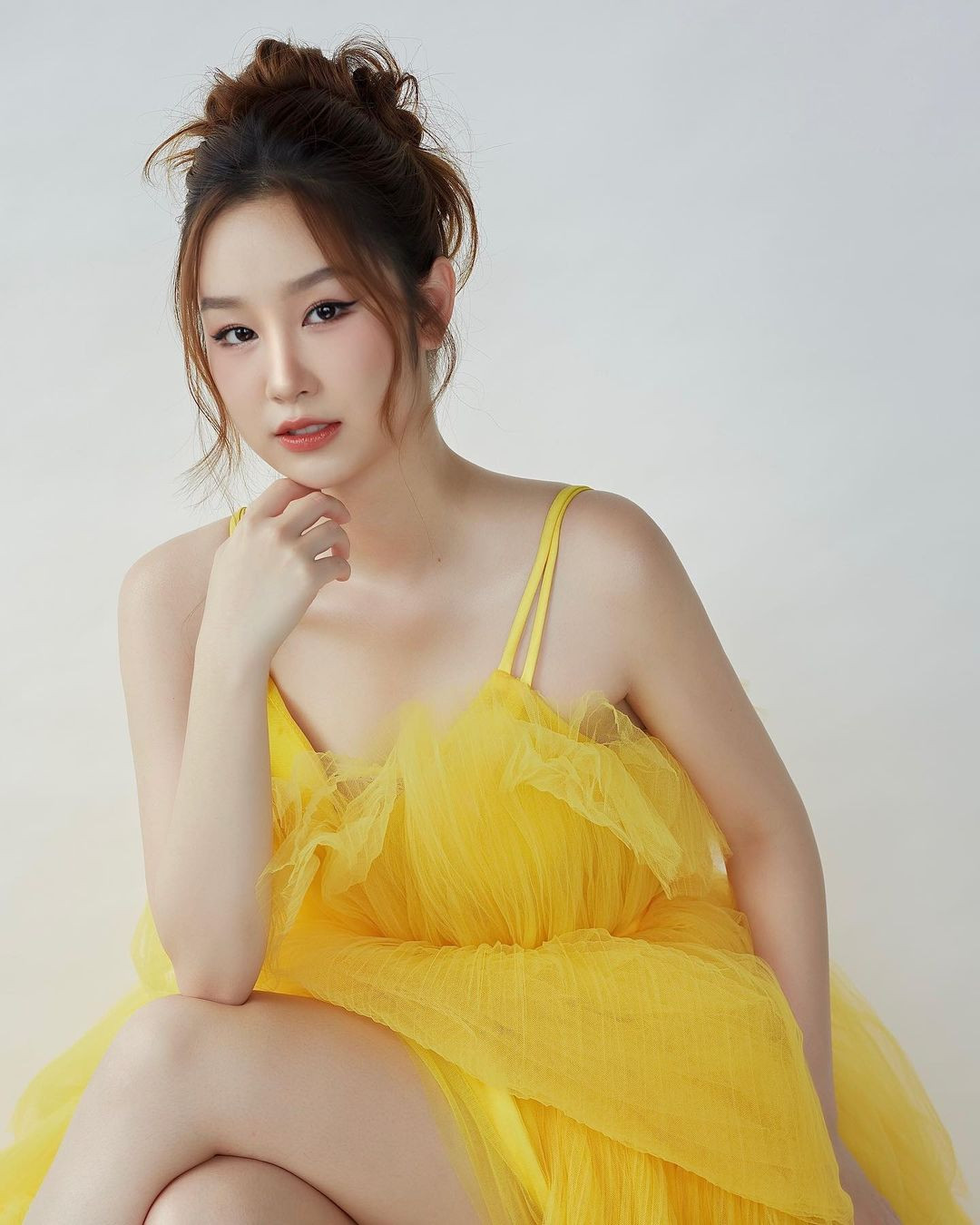 Đóng vai tiểu tam, Hàn Trang phải xem lại các dự án có dạng vai này, đồng thời lên mạng tìm hiểu tính cách và cách hành xử ra sao: “Trước đó tôi đã làm khá nhiều các vai tiểu thư, đỏng đảnh cá tính, nên lo nếu diễn không tốt sẽ bị giống màu các vai diễn trước. Nhưng khi Linh được lên sóng, may mắn khán giả đã đón nhận”.