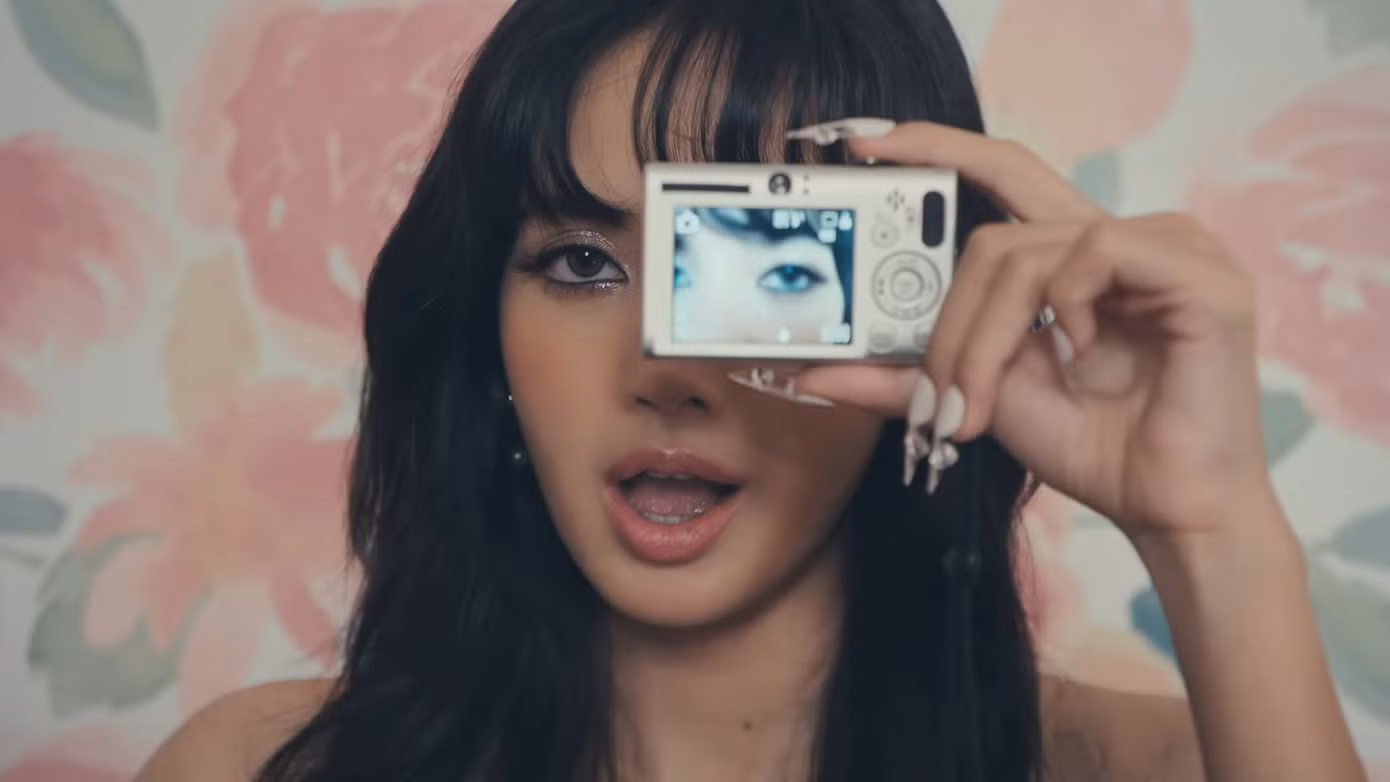 Lisa ra mắt sản phẩm âm nhạc mới New Woman sáng 16/8.