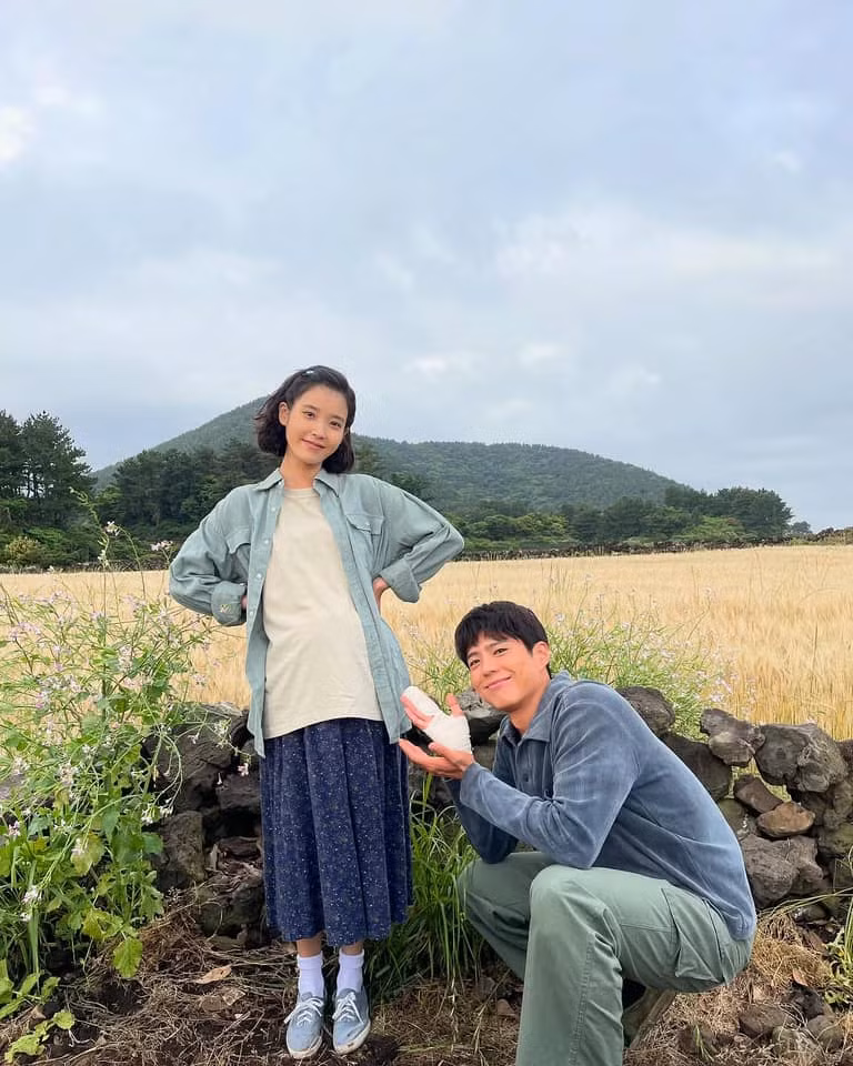 Màn kết hợp ăn ý giữa IU và Park Bo Gum khiến phim "bùng nổ".