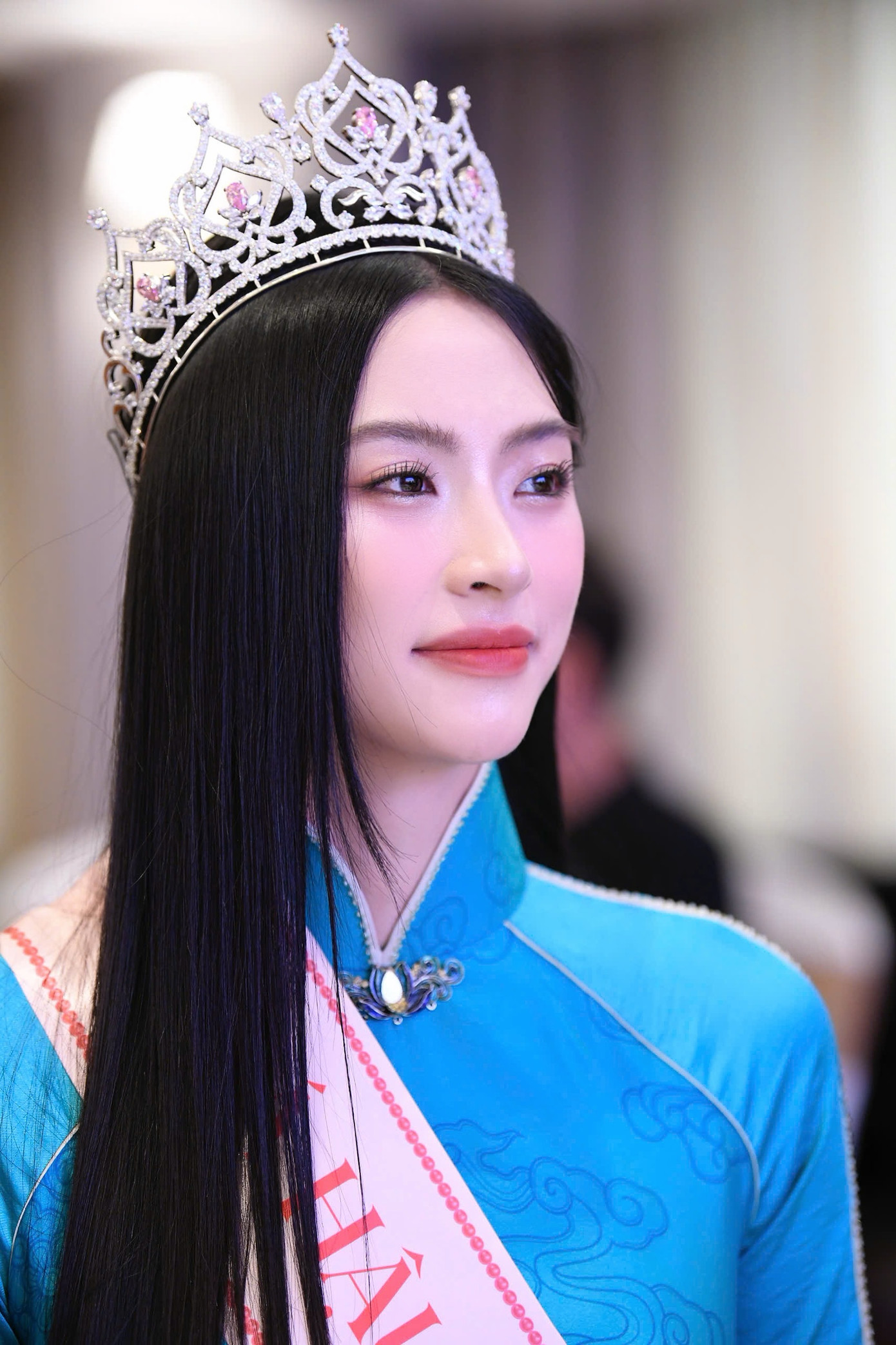 Trên nền tảng TikTok, Á hậu Vân Nhi được nhiều khán giả ưu ái gọi là “bạch nguyệt quang” - cụm từ mang nghĩa ánh trăng sáng, dùng để chỉ người mình thích, đẹp nhưng không chạm đến được. Trên nền tảng TikTok, Á hậu Vân Nhi được nhiều khán giả ưu ái gọi là “bạch nguyệt quang” - cụm từ mang nghĩa ánh trăng sáng, dùng để chỉ người mình thích, đẹp nhưng không chạm đến được.