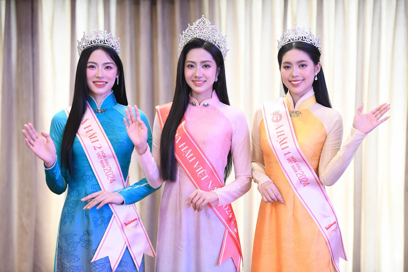 Nhan sắc của top 3 Hoa hậu Việt Nam 2024 được truyền thông và khán giả đánh giá cao. Nhan sắc của top 3 Hoa hậu Việt Nam 2024 được truyền thông và khán giả đánh giá cao.