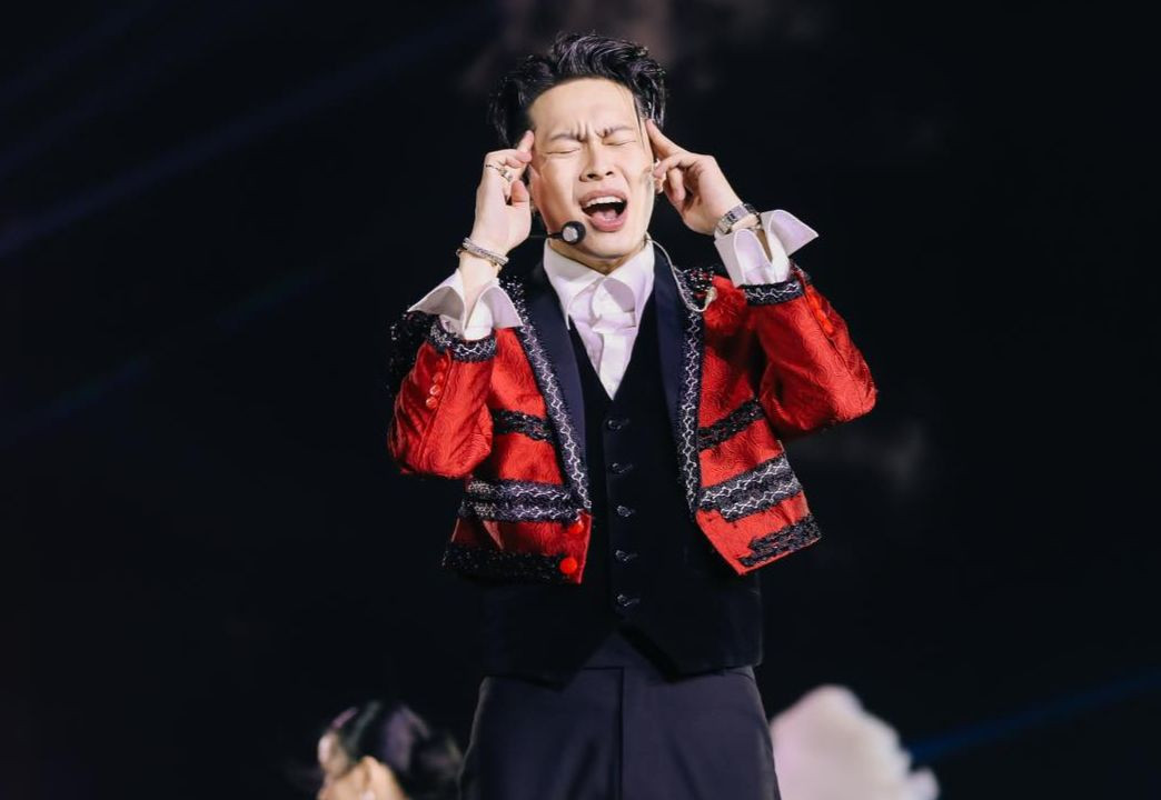 Ca khúc Đầu đội sừng của Quân A.P, Hurrykng, Hùng Huỳnh lần đầu được trình diễn ở concert. Ca khúc Đầu đội sừng của Quân A.P, Hurrykng, Hùng Huỳnh lần đầu được trình diễn ở concert.