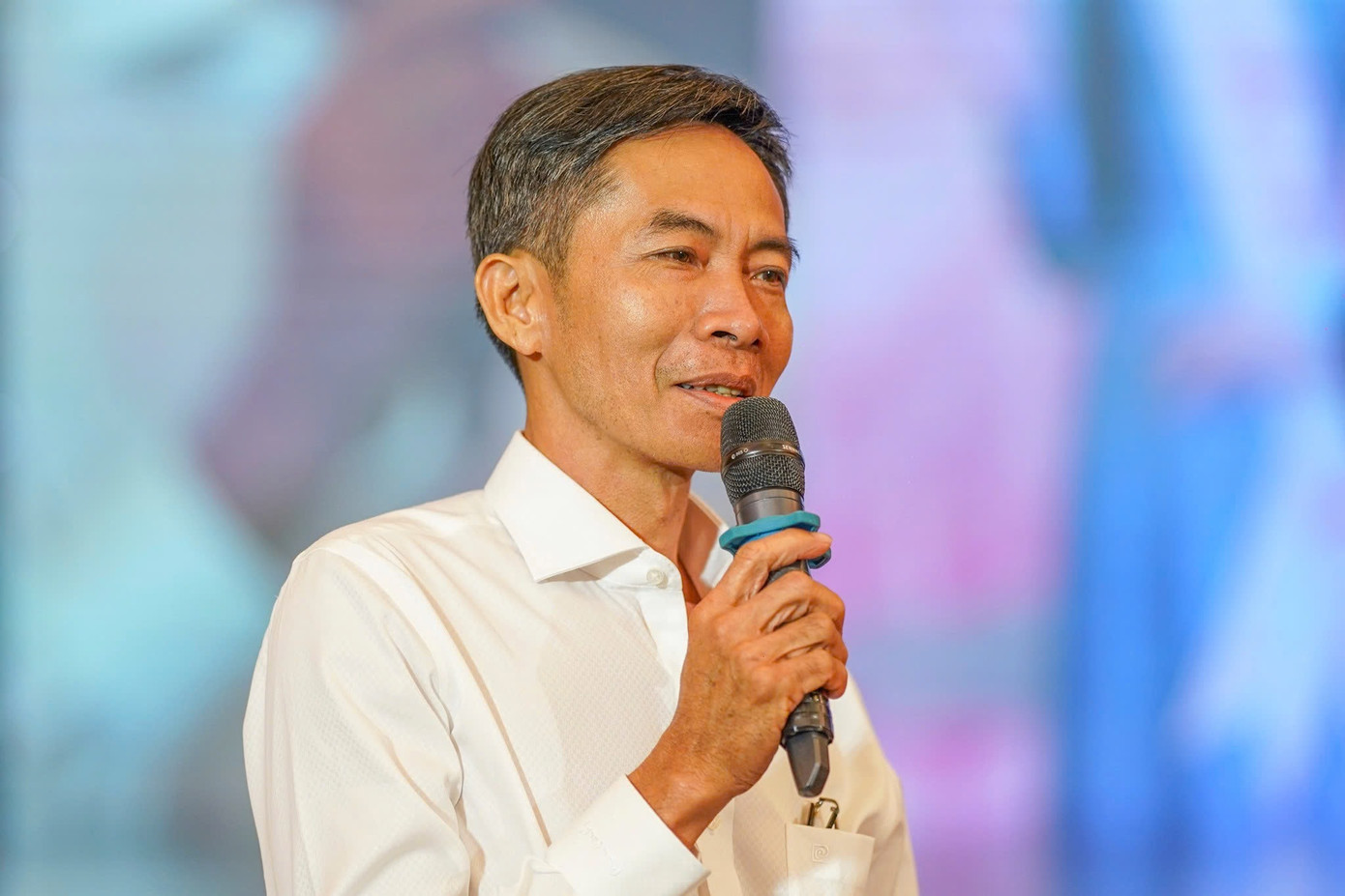 Ông Hà Văn Phúc - bố của Hoa hậu Hà Trúc Linh - cũng có mặt. Ông gửi lời cảm ơn đến ban giám hiệu, quý thầy cô, các sinh viên đã dành tình cảm dành cho Hà Trúc Linh cũng như đã bỏ thời gian, công sức bình chọn cho cô ở cuộc thi Hoa hậu Việt Nam 2024. Ảnh: Duy Anh.