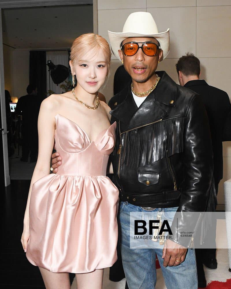 Kể từ khi không ký hợp đồng cá nhân với YG, Rosé được khán giả đánh giá là thành viên thăng hạng nhan sắc, gu thời trang trong BlackPink. Nhiều người nhận xét phong cách trang điểm của cô đã thay đổi, tạo hình khi hiện diện ở các sự kiện cũng đa dạng và phong phú hơn thời hoạt động dưới trướng YG. Kể từ khi không ký hợp đồng cá nhân với YG, Rosé được khán giả đánh giá là thành viên thăng hạng nhan sắc, gu thời trang trong BlackPink. Nhiều người nhận xét phong cách trang điểm của cô đã thay đổi, tạo hình khi hiện diện ở các sự kiện cũng đa dạng và phong phú hơn thời hoạt động dưới trướng YG.