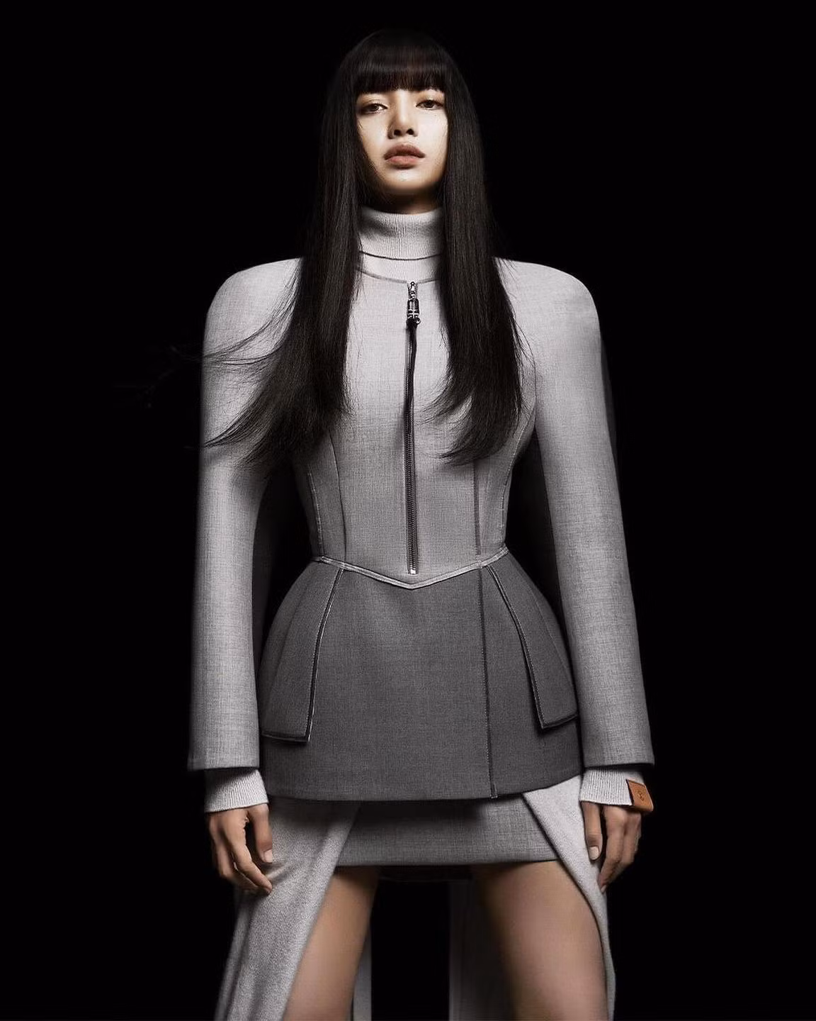 Chiều 23/7, Lisa được công bố là tân đại sứ thương hiệu Louis Vuitton giữa ồn ào đời tư. Chiều 23/7, Lisa được công bố là tân đại sứ thương hiệu Louis Vuitton giữa ồn ào đời tư.