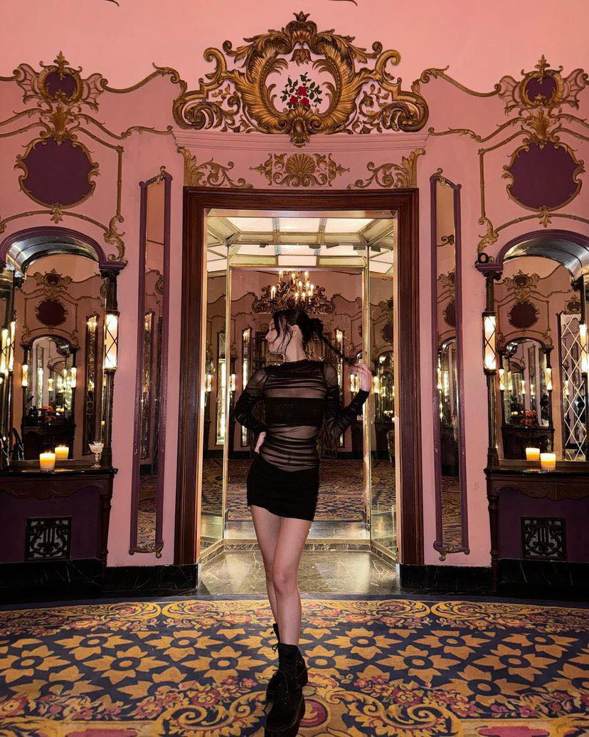 Sau khi không ký hợp đồng với YG Entertainment, Jennie là thành viên đầu trong BlackPink mở công ty riêng tên ODDATELIER. Nữ ca sĩ ẩn ý việc sớm ra mắt dự án cá nhân, nhiều người dự đoán Jennie tiếp tục tung sản phẩm âm nhạc solo trong năm nay.