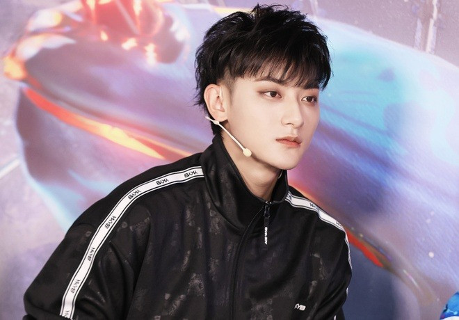 Hoàng Tử Thao bán 50.000 băng vệ sinh với giá 1 xu, cam kết chất lượng đạt tiêu chuẩn.