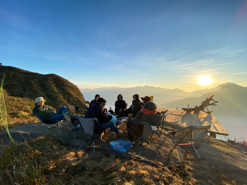 Tour leo núi cũng được nhiều du khách quan tâm nhưng thời điểm hiện tại không còn nhiều vị trí, đặc biệt với khách đoàn 3-4 người (Ảnh: Viettrekking).