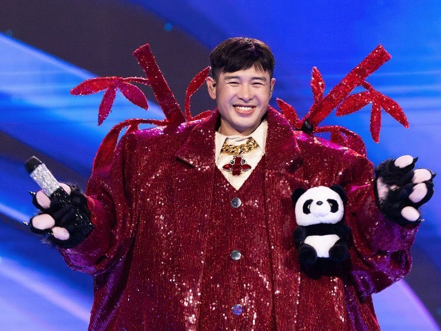 Bố Gấu Hoàng Hải bị loại ngay trước thềm chung kết Ca sĩ mặt nạ một cách nuối tiếc.