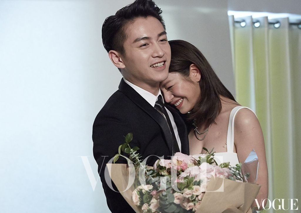 Cặp sao tuyên bố ly hôn, khép lại chặng đường 9 năm bên nhau sau nhiều đồn đoán vào tháng 2. Dù không còn là vợ chồng, Trần Hiểu và Trần Nghiên Hy vẫn cam kết cùng nhau nuôi dưỡng con trai, đồng hành trong hành trình trưởng thành của cậu bé.