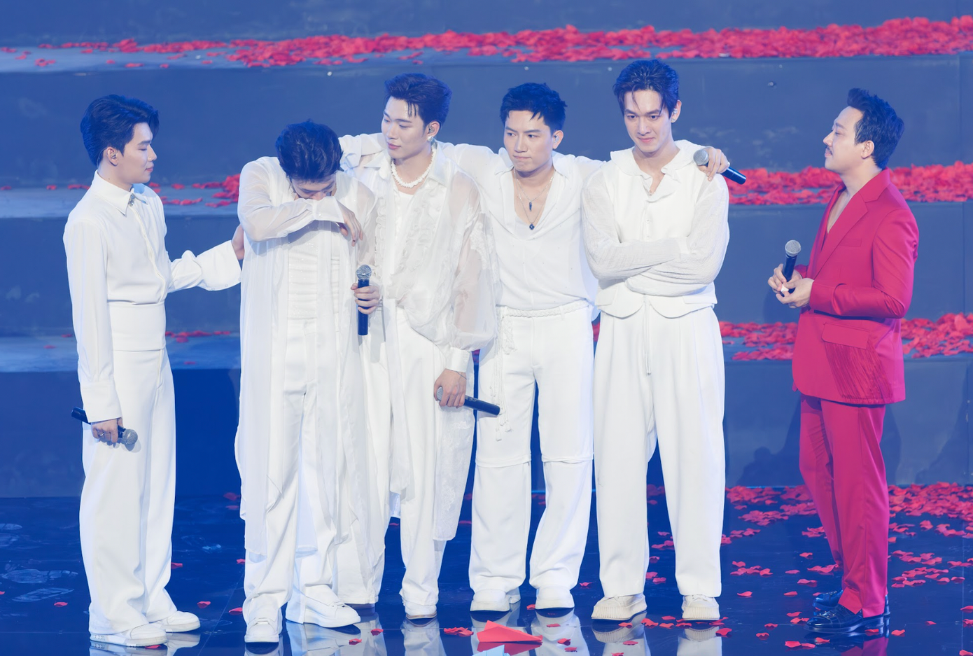 Sân khấu Bao lời con chưa nói được nhiều khán giả đánh giá cao nhất tập 10. Sân khấu Bao lời con chưa nói được nhiều khán giả đánh giá cao nhất tập 10.