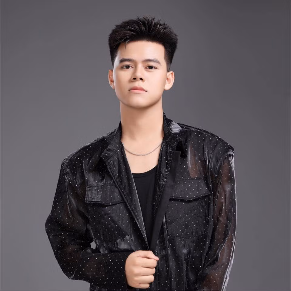 Ca sĩ Nguyễn Thái Học.