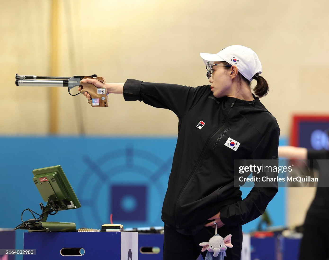 Trên các trang cộng đồng của cư dân mạng Hàn Quốc, cô được khen như “xé truyện tranh” bước ra. Trên các trang cộng đồng của cư dân mạng Hàn Quốc, cô được khen như “xé truyện tranh” bước ra.