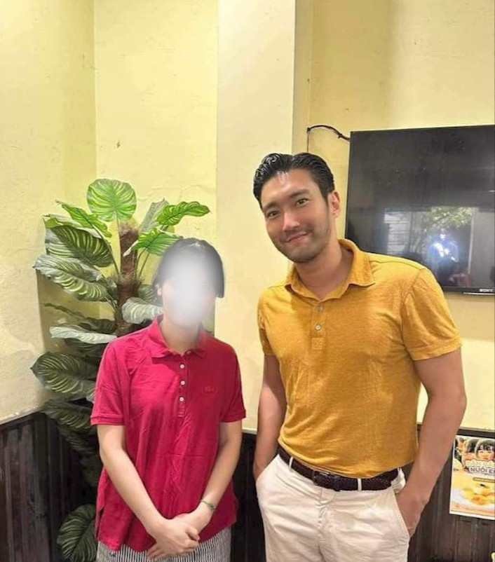 Sự có mặt tại Việt Nam của Siwon tiếp tục nhận sự quan tâm lớn hơn khi vô tình dính ồn ào liên quan đến cafe Giảng – quán cafe nổi tiếng ở Hà Nội. Cụ thể, quản lý của thương hiệu này bị cho là có lời lẽ thiếu tôn trọng, coi thường Siwon khi nhân viên quán đề xuất không tính tiền đồ uống của nam thần tượng. "Nhân viên hỏi: Super Junior đến có thu tiền không. Thu tiền hết, không trừ một ai. Không có món ăn nào miễn phí" - quản lý cafe Giảng viết.