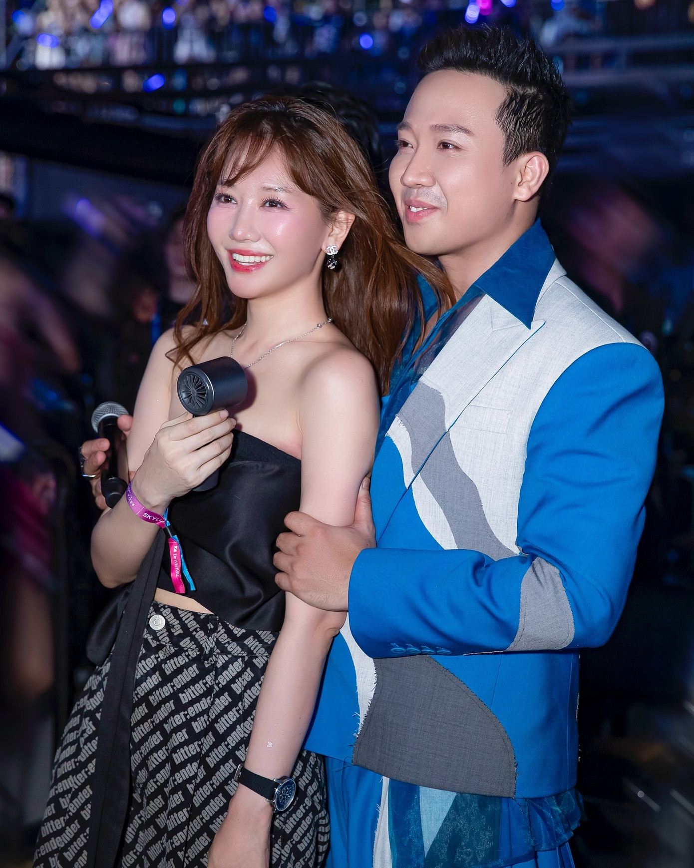 Hai nghệ sĩ quấn quýt trong đêm nhạc hoành tráng thu hút hàng chục nghìn khán giả tham dự. Trấn Thành giữ vai trò MC trong game show dành cho 30 nghệ sĩ trẻ. Hai nghệ sĩ quấn quýt trong đêm nhạc hoành tráng thu hút hàng chục nghìn khán giả tham dự. Trấn Thành giữ vai trò MC trong game show dành cho 30 nghệ sĩ trẻ.