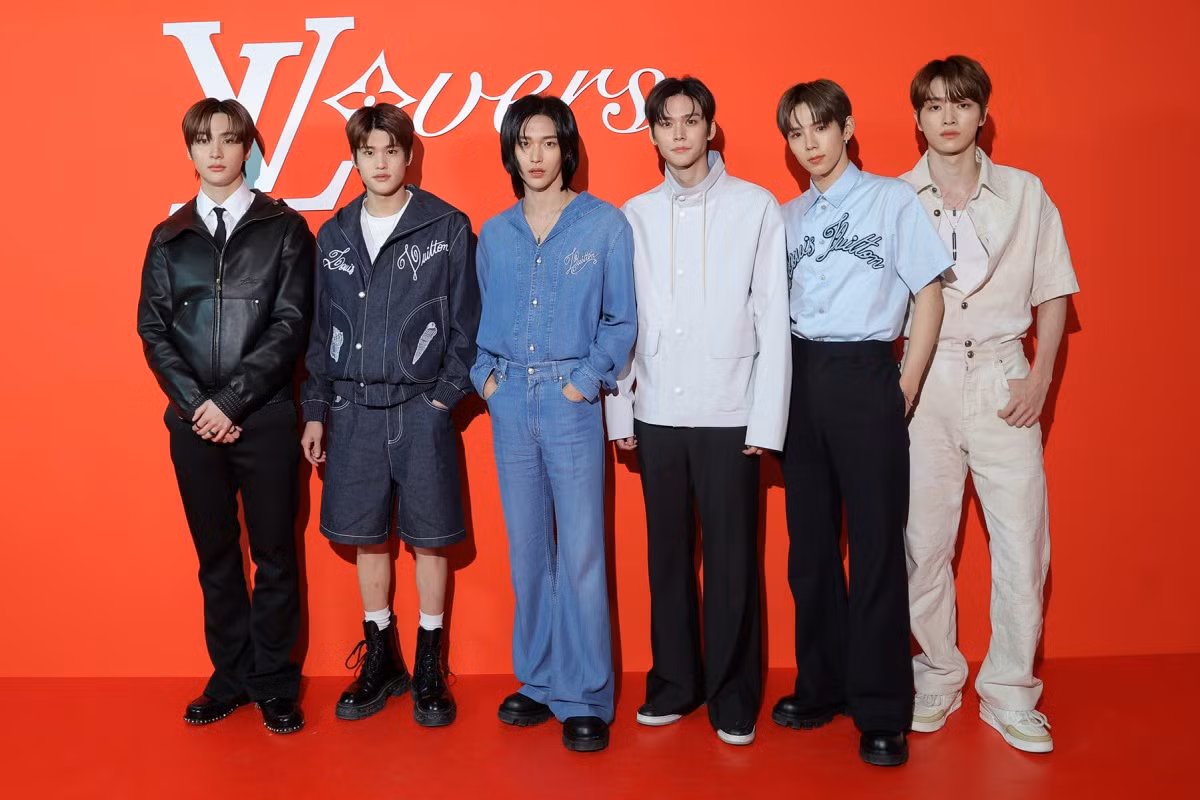 Riize tại show diễn Louis Vuitton Men’s Fall-Winter 2024 ở Paris ngày 16/1. Ảnh: SM Entertainment