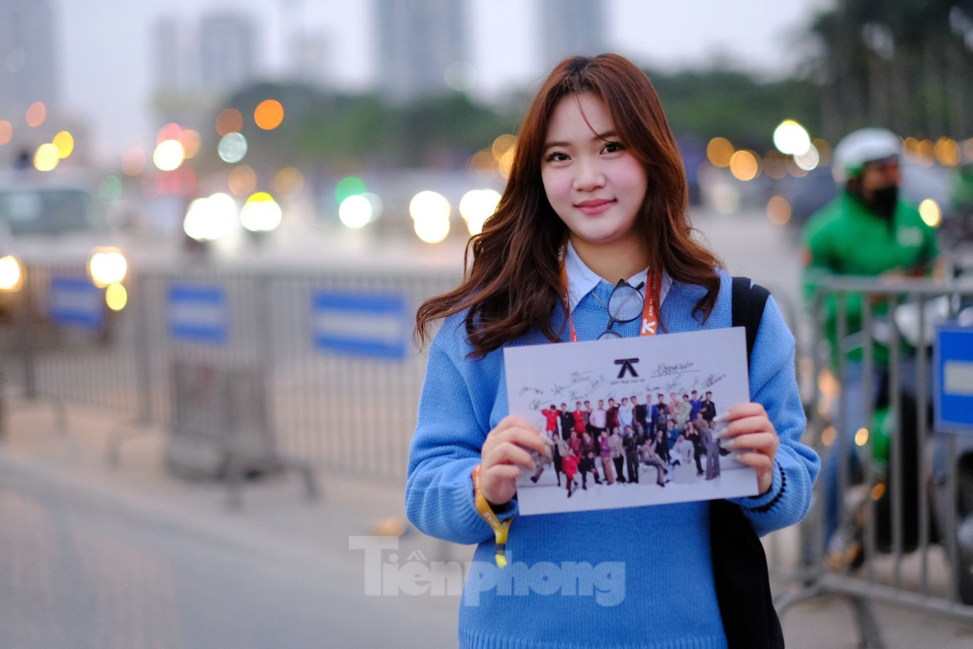 Bích Ngọc (26 tuổi, Hà Nội) tự trang điểm, chuẩn bị quần áo theo màu sắc của show Anh trai say hi.