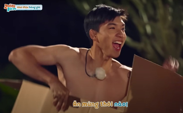 Cảnh Hieuthuhai bị lột đồ không đơn giản là trò vui. Cảnh Hieuthuhai bị lột đồ không đơn giản là trò vui.