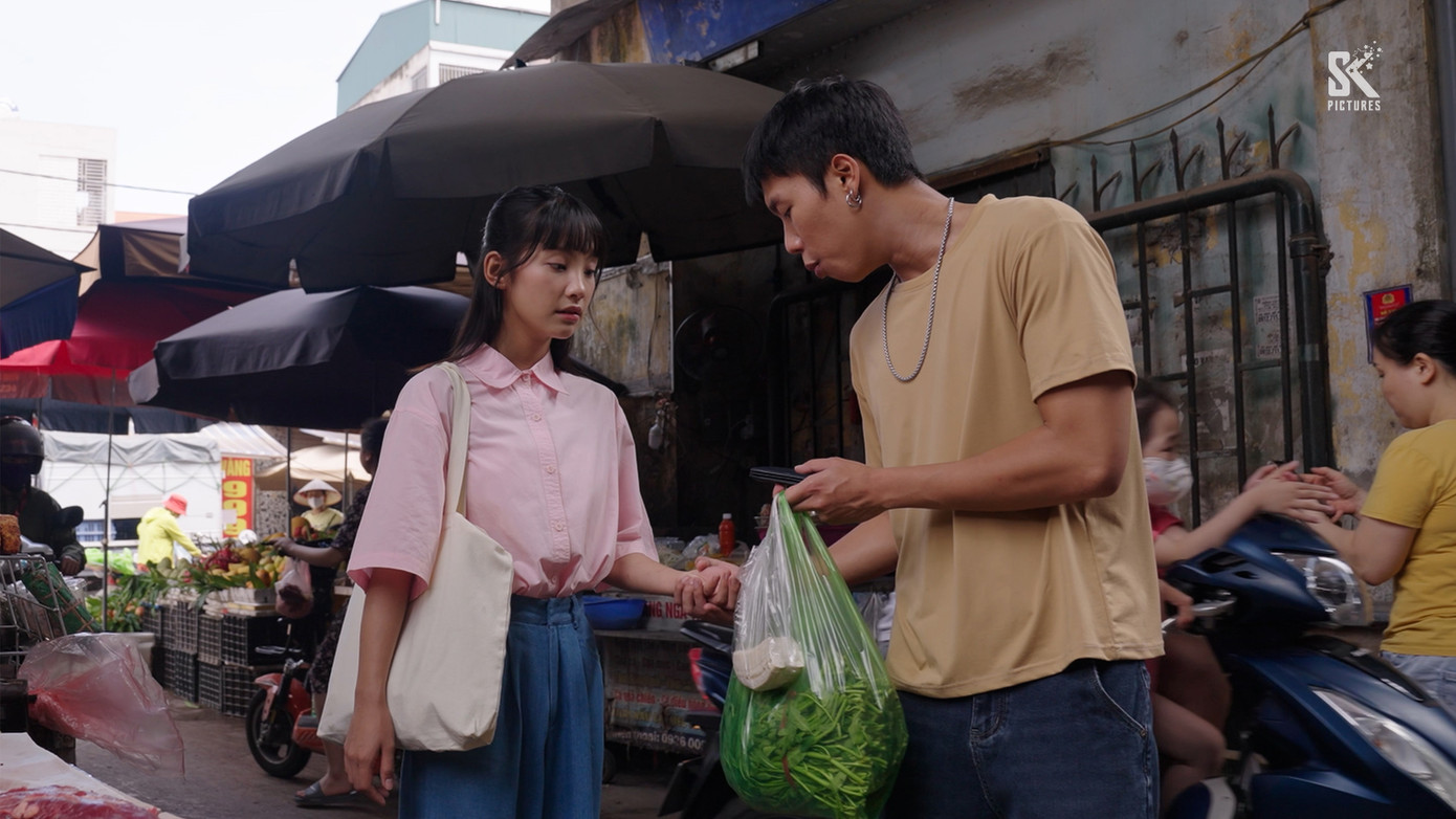 Cặp Pu - Thái (ảnh phải) được biên kịch, đạo diễn tập trung triển khai mạch truyện, khiến khán giả không biết Chải hay Thái mới là nam chính.