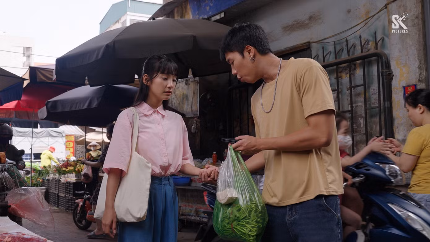Cặp Pu - Thái (ảnh phải) được biên kịch, đạo diễn tập trung triển khai mạch truyện, khiến khán giả không biết Chải hay Thái mới là nam chính. Cặp Pu - Thái (ảnh phải) được biên kịch, đạo diễn tập trung triển khai mạch truyện, khiến khán giả không biết Chải hay Thái mới là nam chính.