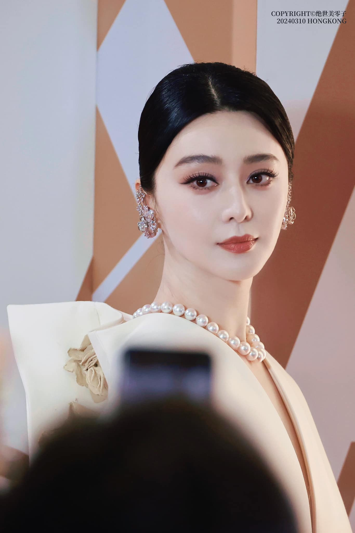 Phạm Thừa Thừa áp lực vì có chị gái quá nổi tiếng. Phạm Thừa Thừa áp lực vì có chị gái quá nổi tiếng.