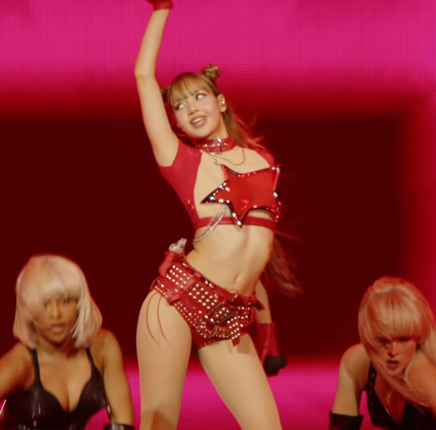 Lisa mặc sexy khi diễn ở lễ hội Coachella 2025. Lisa mặc sexy khi diễn ở lễ hội Coachella 2025.