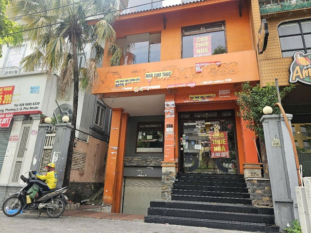 Một nhà hàng Thái trên đường Phan Xích Long mới thông báo đóng cửa chi nhánh này Một nhà hàng Thái trên đường Phan Xích Long mới thông báo đóng cửa chi nhánh này