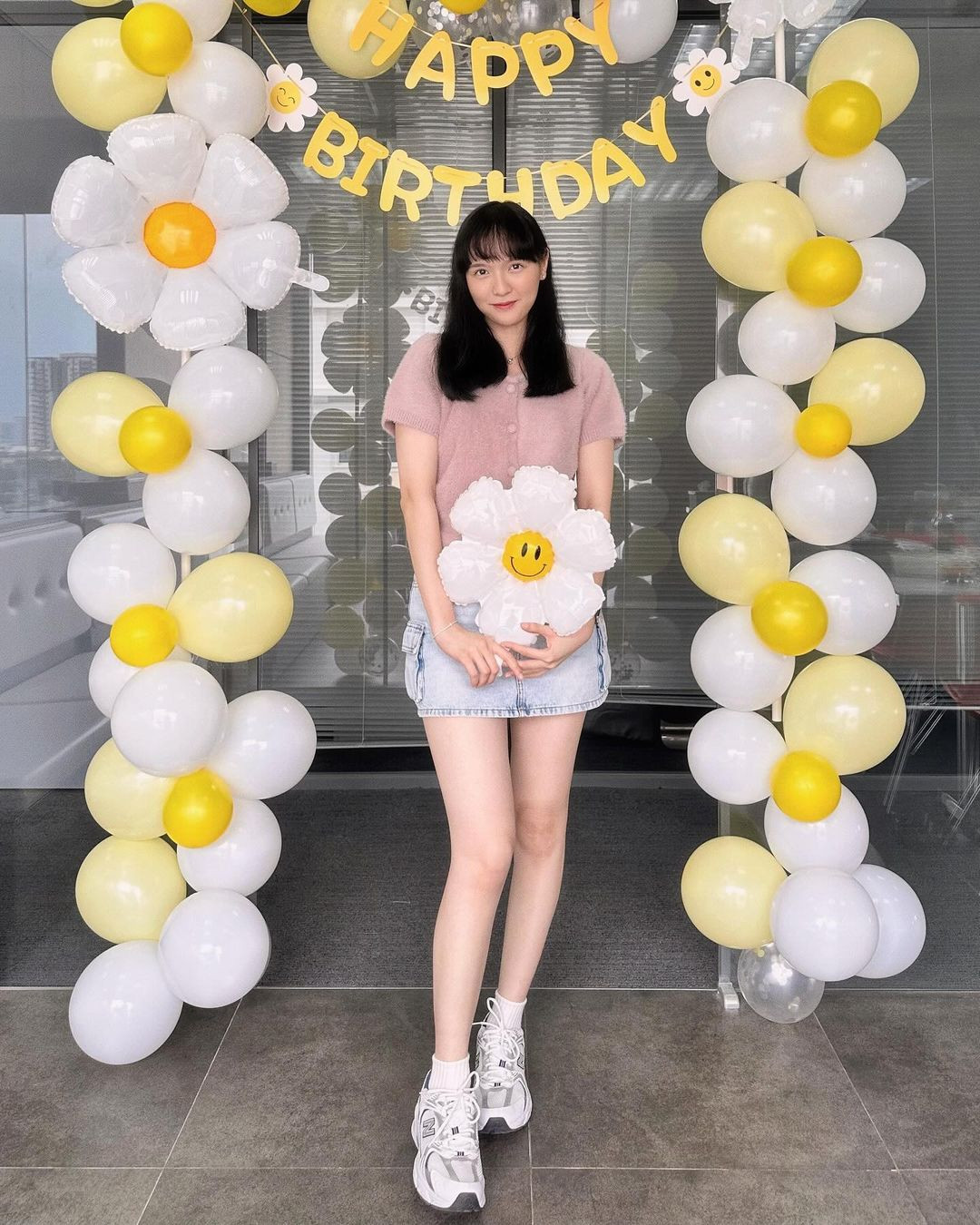 Ba năm qua, Hải Tú vẫn bị mạt sát bằng lời lẽ tiêu cực trên trang mạng xã hội riêng. Cô không khóa bình luận mà vẫn đăng tải hình ảnh đời thường. Ba năm qua, Hải Tú vẫn bị mạt sát bằng lời lẽ tiêu cực trên trang mạng xã hội riêng. Cô không khóa bình luận mà vẫn đăng tải hình ảnh đời thường.