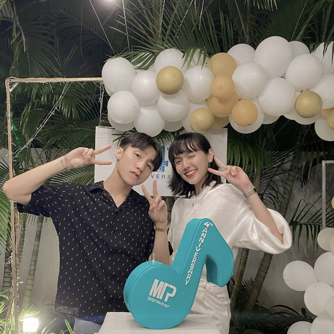 Ồn ào tình cảm với Sơn Tùng khiến Hải Tú hứng chịu nhiều chỉ trích. Có thời điểm, Hải Tú bị lập nhóm anti-fan, phải khóa trang cá nhân. Người trong cuộc không lên tiếng nhưng chỉ cần tên hai người đặt cạnh nhau, nhiều khán giả sẽ nhắc về lùm xùm này. Ồn ào tình cảm với Sơn Tùng khiến Hải Tú hứng chịu nhiều chỉ trích. Có thời điểm, Hải Tú bị lập nhóm anti-fan, phải khóa trang cá nhân. Người trong cuộc không lên tiếng nhưng chỉ cần tên hai người đặt cạnh nhau, nhiều khán giả sẽ nhắc về lùm xùm này.