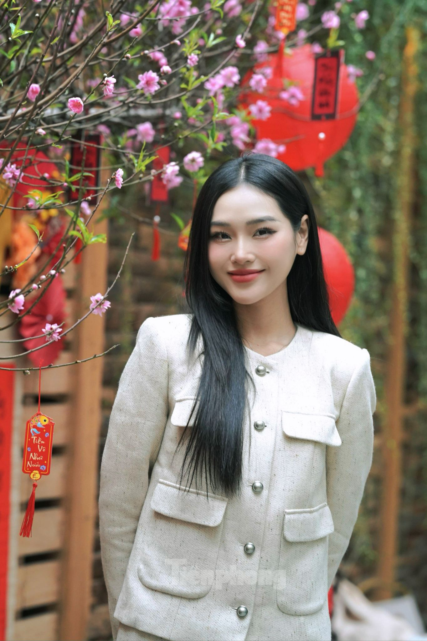 Trong năm 2023, Cù Thị Trà đã xuất hiện với vai nhỏ trong Gia đình mình vui bất thình lình. Trước đó, cô từng đóng vai phụ trong Đừng làm mẹ cáu, Hành trình công lý. Vai "tiểu tam" Anh Thu là vai dài hơi của cô sau quá trình gieo trồng, góp mặt từng vai diễn nhỏ. Ảnh: Trọng Quân. Trong năm 2023, Cù Thị Trà đã xuất hiện với vai nhỏ trong Gia đình mình vui bất thình lình. Trước đó, cô từng đóng vai phụ trong Đừng làm mẹ cáu, Hành trình công lý. Vai "tiểu tam" Anh Thu là vai dài hơi của cô sau quá trình gieo trồng, góp mặt từng vai diễn nhỏ. Ảnh: Trọng Quân.