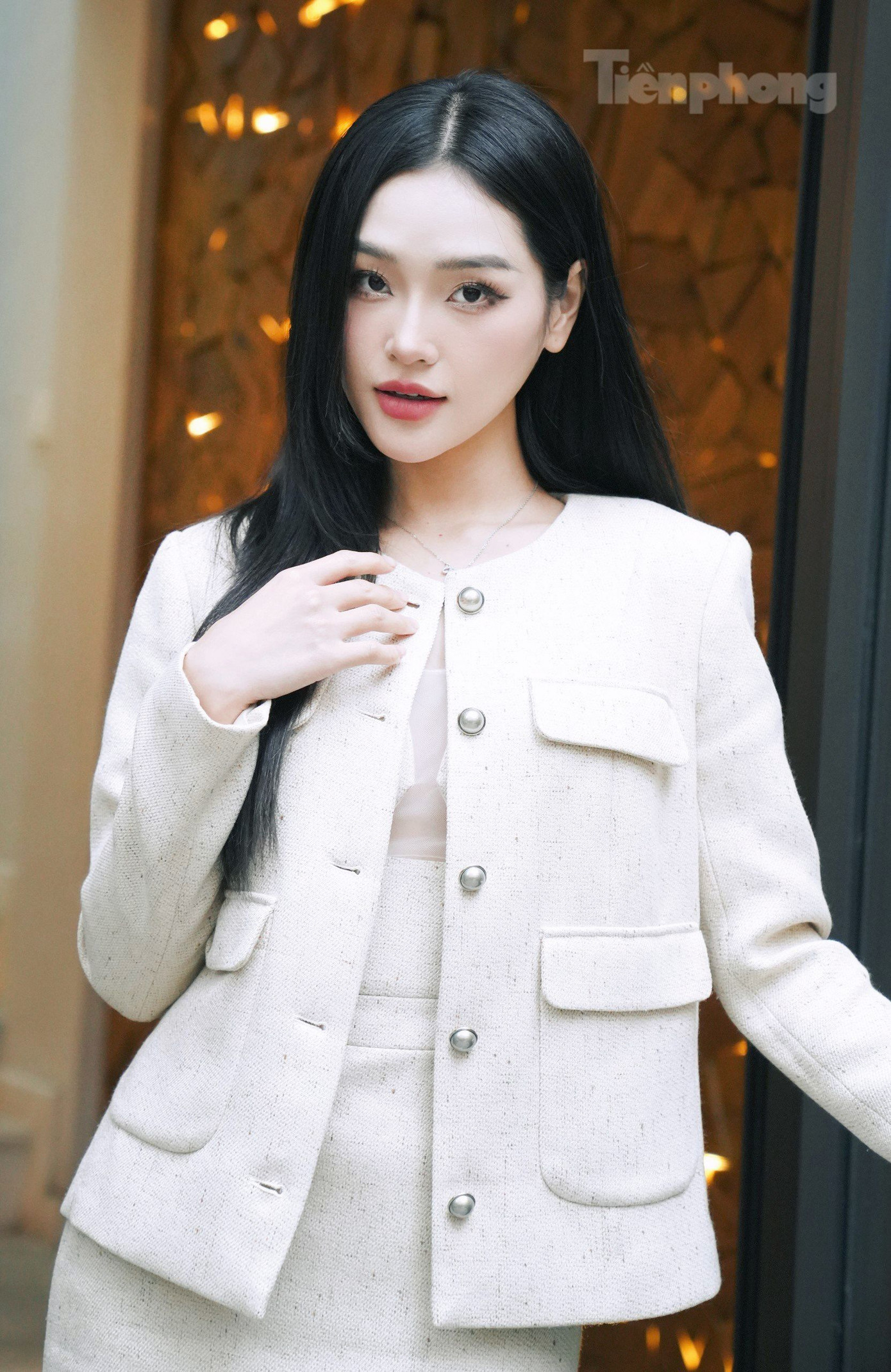 Với chiều cao 1,67 m, thân hình thon thả, Cù Thị Trà kiểm soát cơ thể tốt để thuận tiện cho công việc diễn viên, mẫu ảnh. Những bộ cánh gợi cảm không làm khó nữ diễn viên. Sự cá tính, gợi cảm, trẻ trung cũng là gu thời trang người đẹp sinh năm 1999 hướng đến. Ảnh: Trọng Quân. Với chiều cao 1,67 m, thân hình thon thả, Cù Thị Trà kiểm soát cơ thể tốt để thuận tiện cho công việc diễn viên, mẫu ảnh. Những bộ cánh gợi cảm không làm khó nữ diễn viên. Sự cá tính, gợi cảm, trẻ trung cũng là gu thời trang người đẹp sinh năm 1999 hướng đến. Ảnh: Trọng Quân.