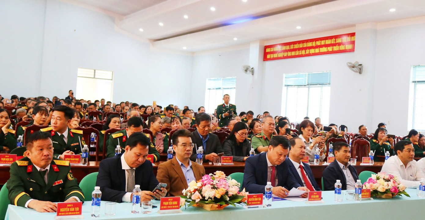 Các đại biểu tham gia lễ gặp mặt kỷ niệm 80 năm Ngày thành lập Quân đội nhân dân Việt Nam