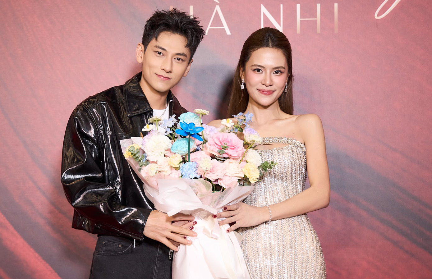 Đồng nghiệp đến ủng hộ Hà Nhi.