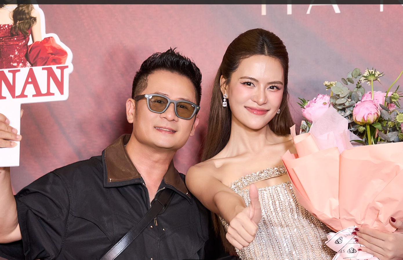 Đồng nghiệp đến ủng hộ Hà Nhi.