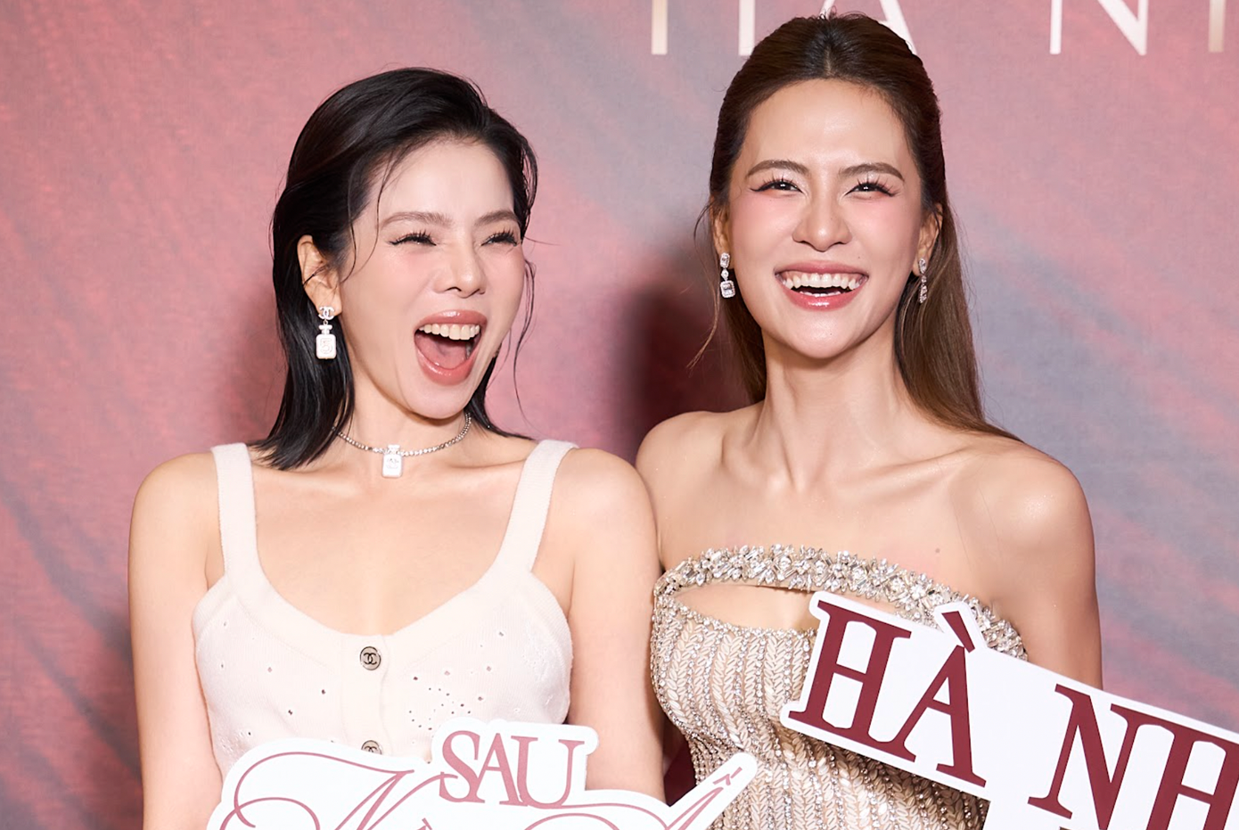 Đồng nghiệp đến ủng hộ Hà Nhi.