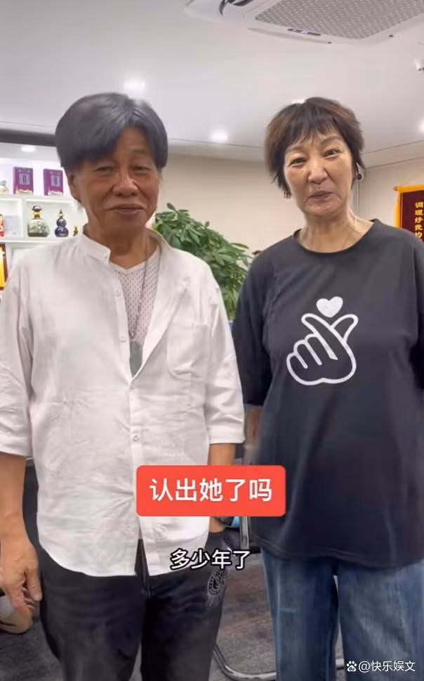 Lương Tiểu Long và Tuyết Lê tái ngộ. Ảnh: Sohu.