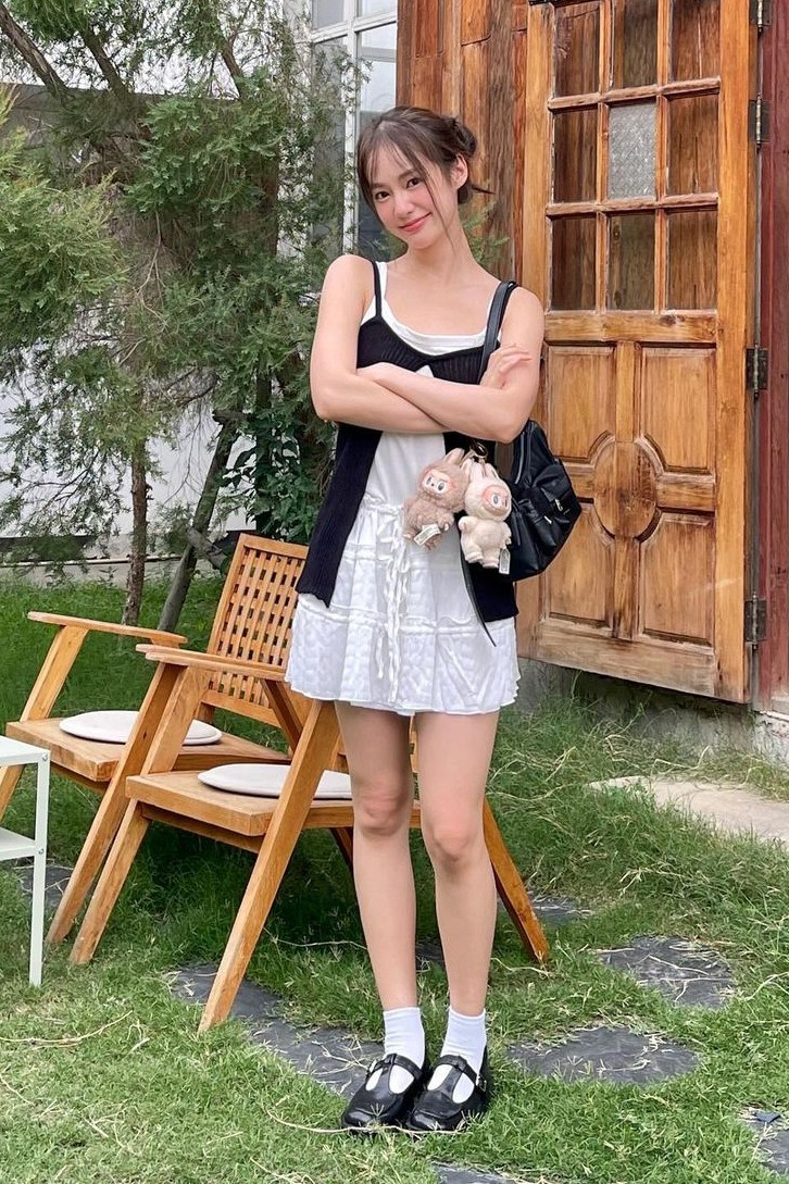 Phong cách đời thường của cô gái được mệnh danh &quot;hot girl số 1 Thái Lan&quot;. Ảnh: @pimtha.