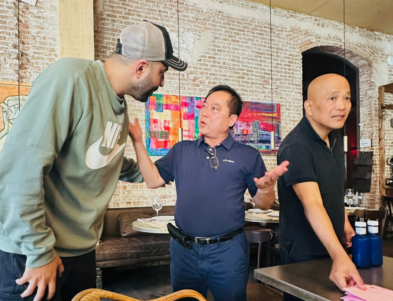 Tác giả là nhân chứng của vụ việc cung cấp chi tiết cho cảnh sát.