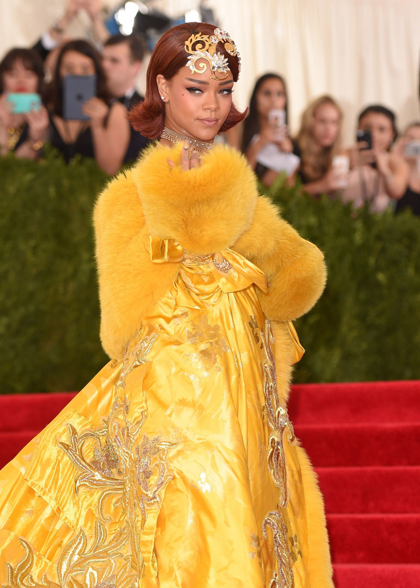 Biểu tượng thời trang được tìm kiếm nhiều nhất: Rihanna tại Met Gala. Nữ ca sĩ thường là một trong những người tham dự nổi bật tại sự kiện thời trang này, cô nổi tiếng với những bộ trang phục ấn tượng và độc đáo. Năm 2022, dù không dự Met Gala, Rihanna vẫn được bảo tàng Nghệ thuật Metropolitan, New York (Mỹ) và tạp chí thời trang Vogue hợp tác để tạo nên bức tượng nhằm tôn vinh nữ ca sĩ. Biểu tượng thời trang được tìm kiếm nhiều nhất: Rihanna tại Met Gala. Nữ ca sĩ thường là một trong những người tham dự nổi bật tại sự kiện thời trang này, cô nổi tiếng với những bộ trang phục ấn tượng và độc đáo. Năm 2022, dù không dự Met Gala, Rihanna vẫn được bảo tàng Nghệ thuật Metropolitan, New York (Mỹ) và tạp chí thời trang Vogue hợp tác để tạo nên bức tượng nhằm tôn vinh nữ ca sĩ.